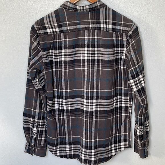 On The Byas flannel plaid shirt.  Size Small. - Picture 2 of 4
